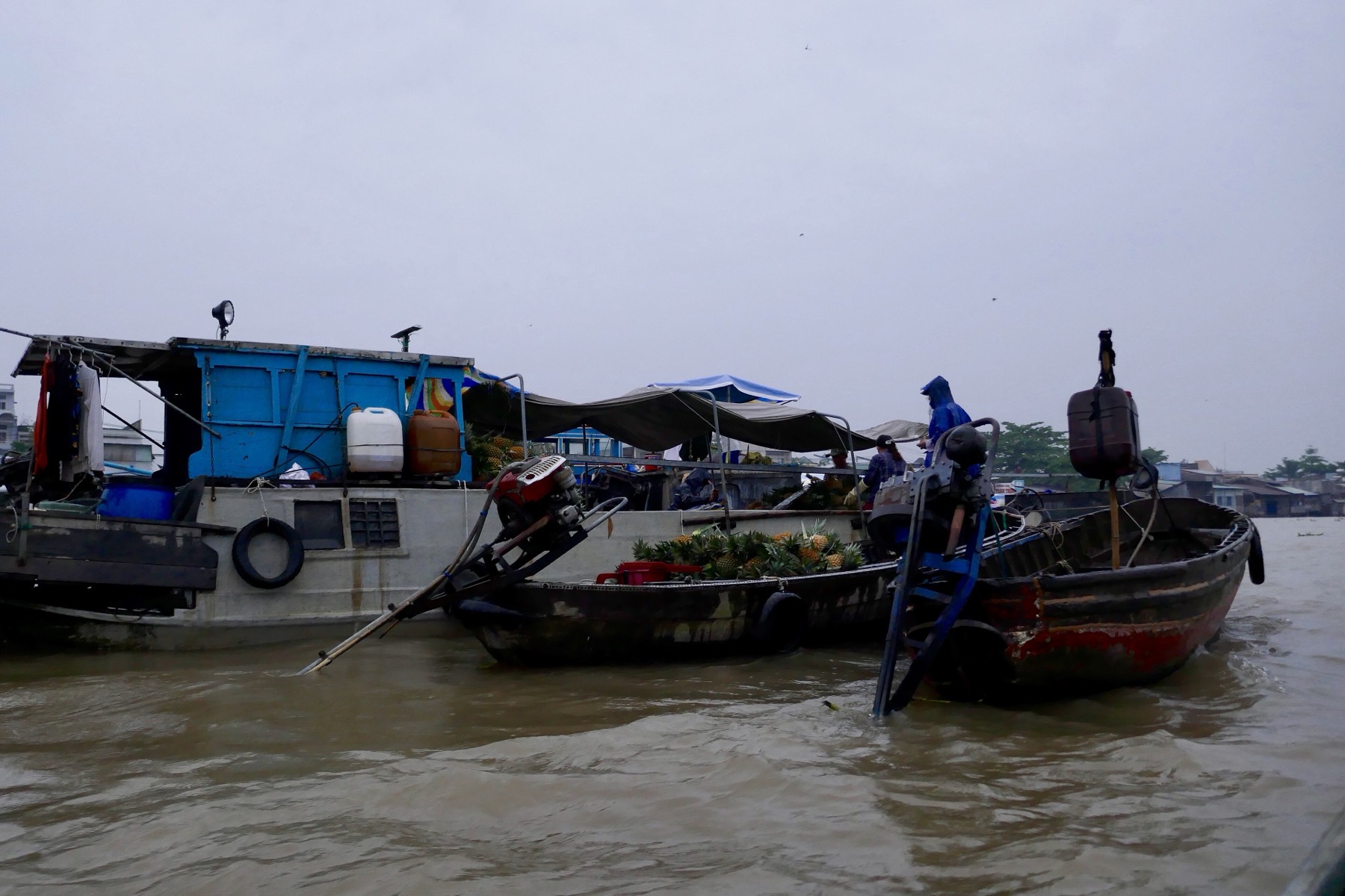 Boats loaded with produce at the Cái Răng floating market near Cần Thơ